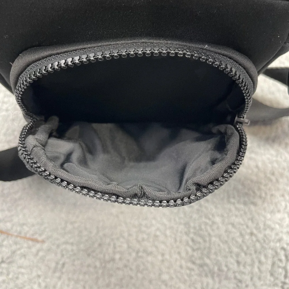 Reebok‎ RWS2C2087TJ Black Crossbody Adjustable Strap Logo 043516 Travel Side Bag